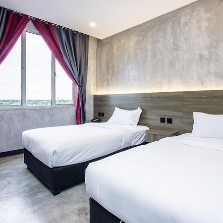 Sri Indar Hotel & Suites Parit Buntar Eksteriør billede