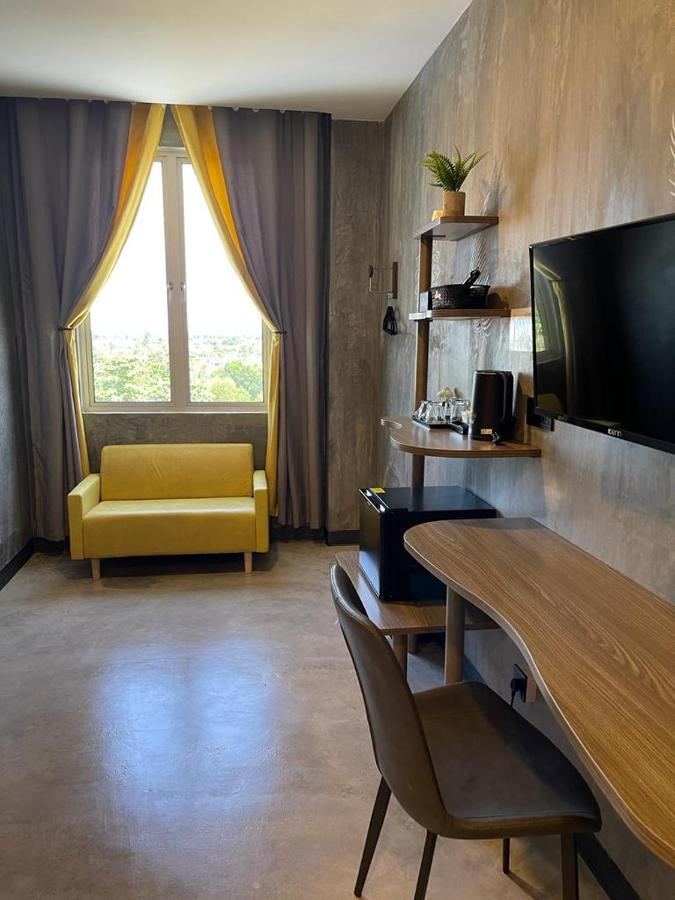 Sri Indar Hotel & Suites Parit Buntar Eksteriør billede