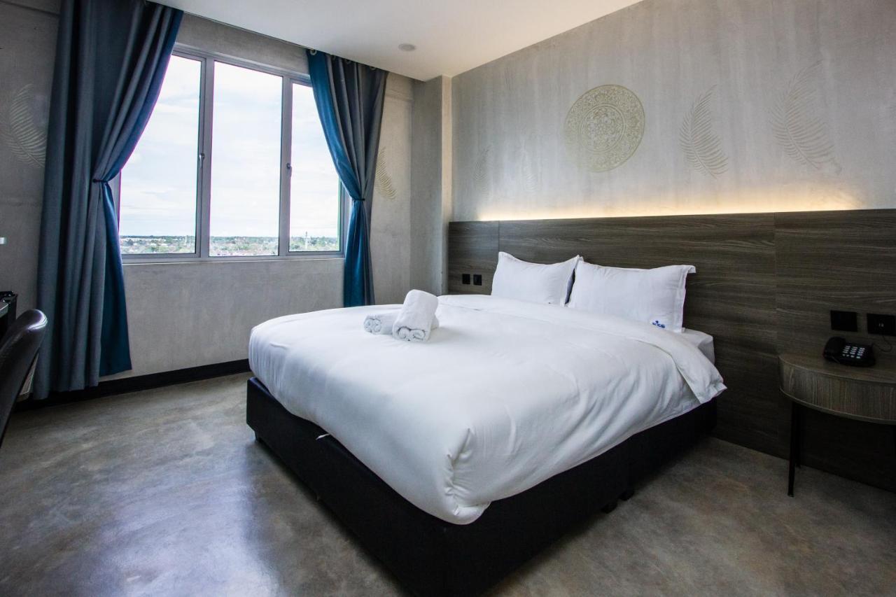 Sri Indar Hotel & Suites Parit Buntar Eksteriør billede