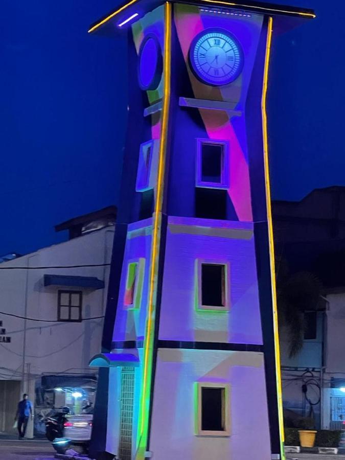 Sri Indar Hotel & Suites Parit Buntar Eksteriør billede
