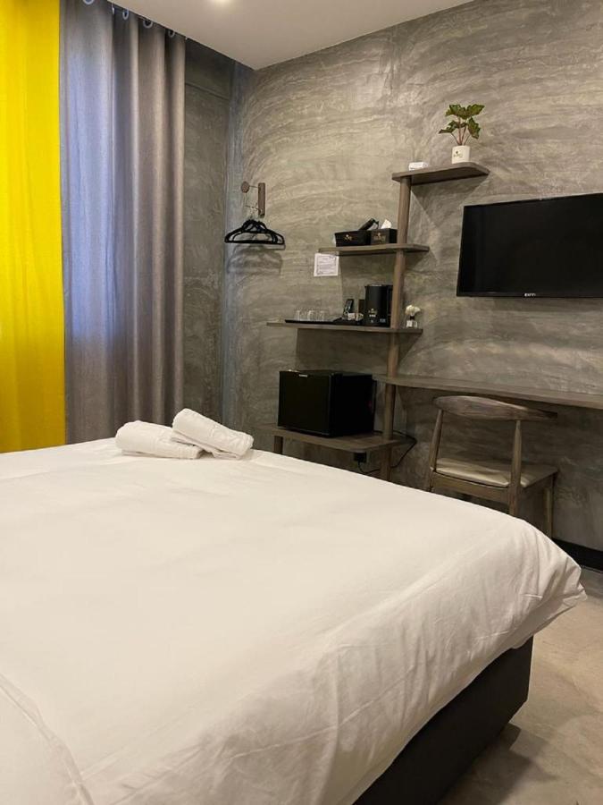 Sri Indar Hotel & Suites Parit Buntar Eksteriør billede