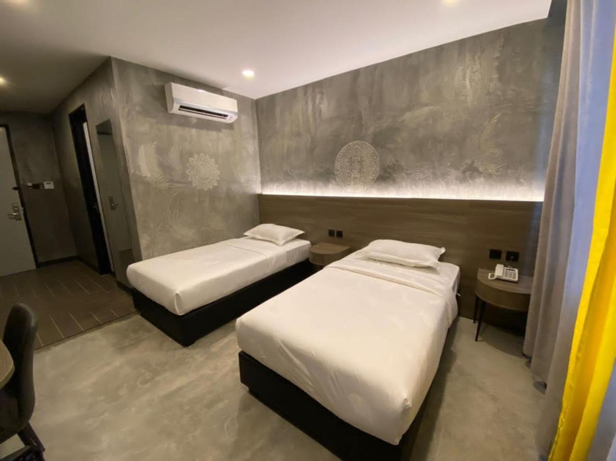 Sri Indar Hotel & Suites Parit Buntar Eksteriør billede