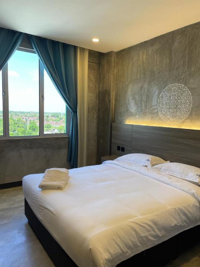 Sri Indar Hotel & Suites Parit Buntar Eksteriør billede