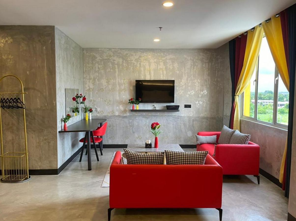 Sri Indar Hotel & Suites Parit Buntar Eksteriør billede
